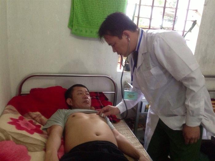 Thiếu tá, bác sĩ Nguyễn Văn Nghĩa, Bệnh xá trưởng                    Bệnh xá Trại Tạm giam Công an Nghệ An                                     chăm sóc, điều trị cho can phạm nhân