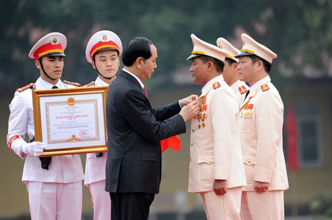 Chủ tịch nước trao Huân chương Chiến công hạng Nhì tặng Tiểu đoàn trưởng Chu Văn Quang