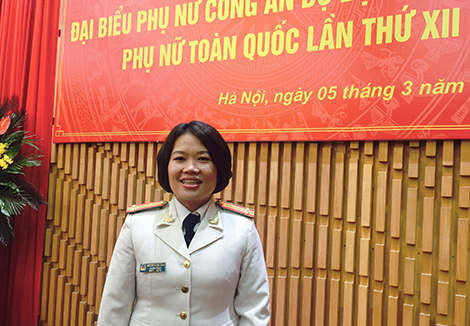 Trung tá Nguyễn Thị Thu Hằng - đại biểu đại diện phụ nữ tiêu biểu của Bộ Công an được tuyên dương trong ĐH Đại biểu phụ nữ toàn quốc lần thứ XII.