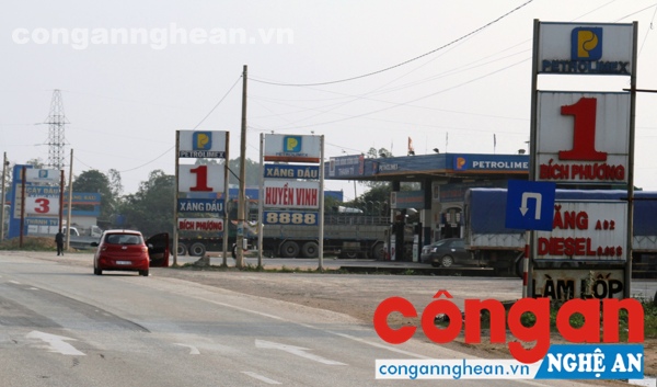 Cây xăng dầu “chen chân” nhau trên QL1A đoạn qua xã Nghi Yên, huyện Nghi Lộc
