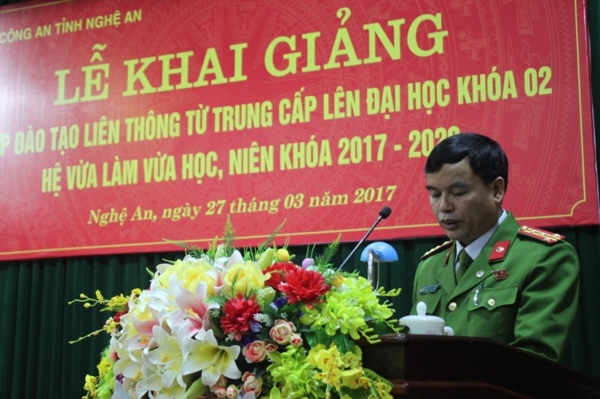 Đồng chí Đại tá Nguyễn Đắc Hoan, Phó Giám đốc Học viện CSND phát biểu tại buổi lễ