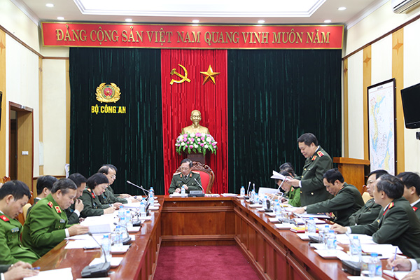 Thiếu tướng Đào Gia Bảo, Cục trưởng Cục Công tác chính trị thay mặt Thường trực Ban chỉ đạo đã báo cáo tóm tắt kết quả bước đầu thực hiện Cuộc vận động.