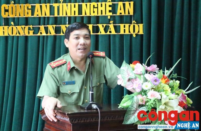 Đồng chí Đại tá Lê Khắc Thuyết, Phó Giám đốc Công an tỉnh phát biểu tại Hội thảo