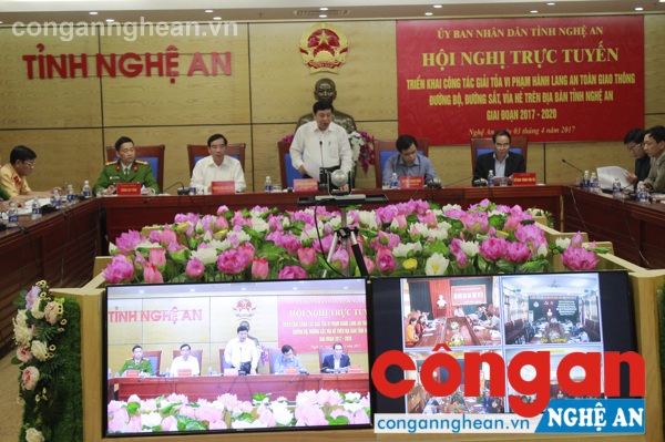 Đồng chí Nguyễn Xuân Đường- Chủ tịch UBND tỉnh,Trưởng ban ATGT tỉnh chủ trì hội nghị