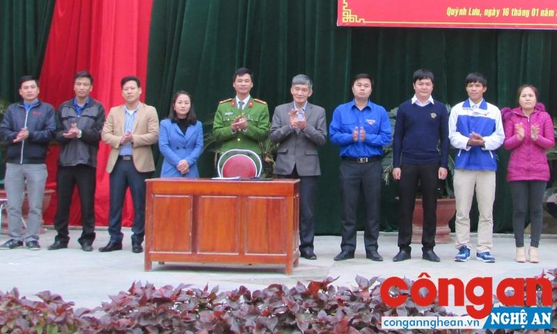 Trong thời gian qua, Công an huyện Quỳnh Lưu và các trường học đã phối hợp tổ chức nhiều đợt tuyên truyền, ký cam kết không vi phạm pháp luật