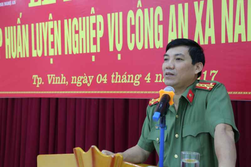 Đại tá Lê Khắc Thuyết, Phó Giám đốc Công an Nghệ An phát biểu tại lễ khai giảng