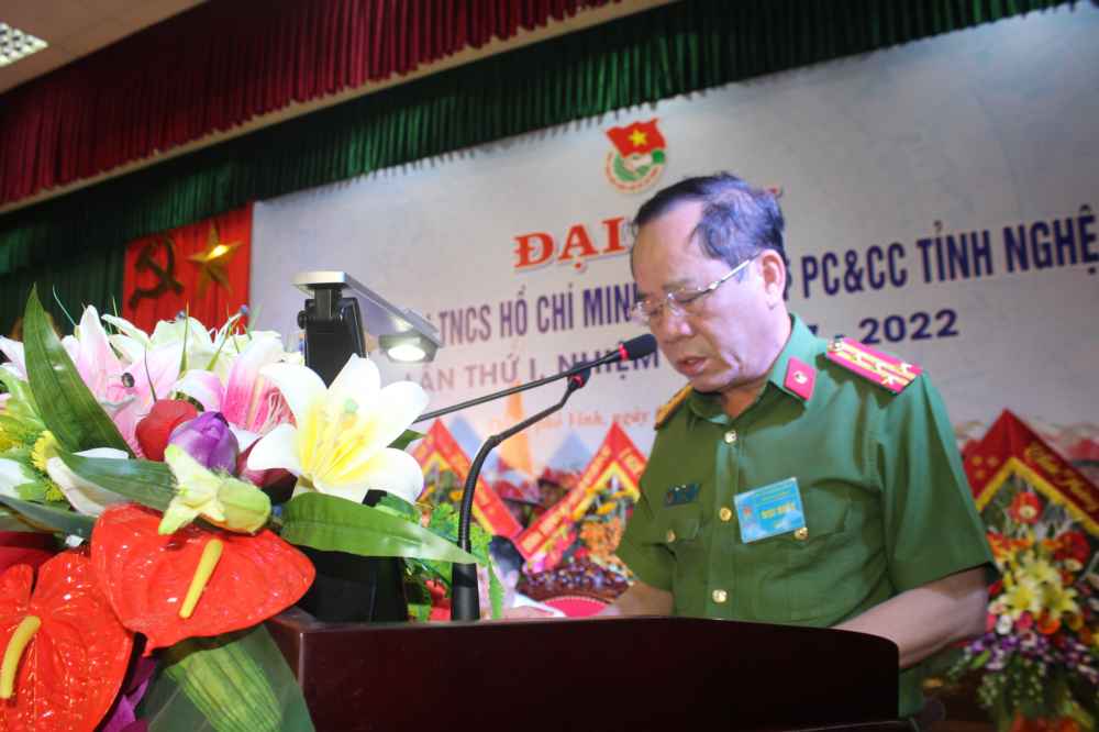 Đồng chí Đại tá Hồ Sỹ Tuấn - Giám đốc PCCC Nghệ An phát biểu chỉ đạo tại đại hội
