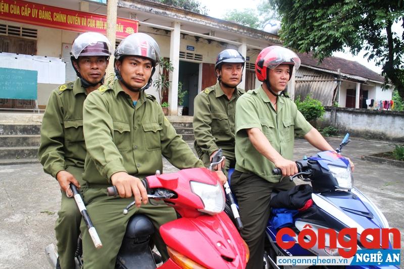 Ban Công an xã Tân Phú lên đường tuần tra đảm bảo an ninh trật tự trên địa bàn