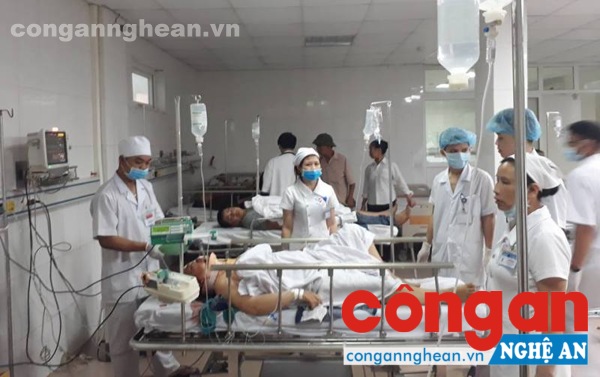 Có ít nhất 7 nạn nhân bị thương nặng được chuyển đến cấp cứu tại bệnh viện 115 Nghệ An.