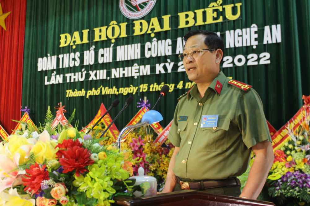 Đồng chí Đại tá Nguyễn Hữu Cầu biểu dương những thành tích và đóng góp của Đoàn thanh niên trong nhiệm kỳ qua