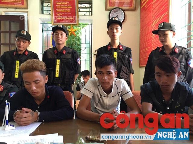 Đại đội Cảnh sát Cơ động bắt giữ đối tượng phạm pháp