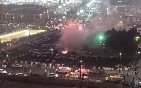 Kẻ đánh bom cho nổ ở giữa một bãi đậu xe gần đền thờ Tiên tri tại Medina