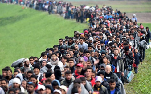 Dòng người di cư đổ vào châu Âu