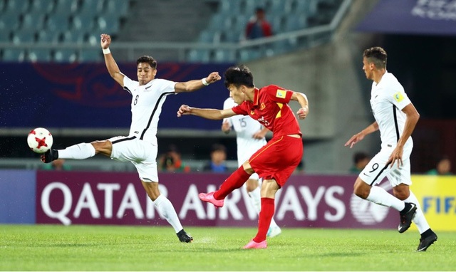 Trước đối thủ được đánh giá cao hơn nhưng U20 Việt Nam đã nhập cuộc tự tin và nhanh chóng làm chủ thế trận (Ảnh: FIFA)