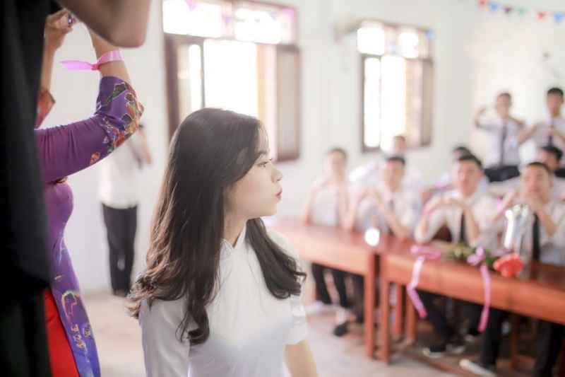 Nguyễn Võ Mai Trinh trong bộ ảnh kỉ yếu của lớp 12A