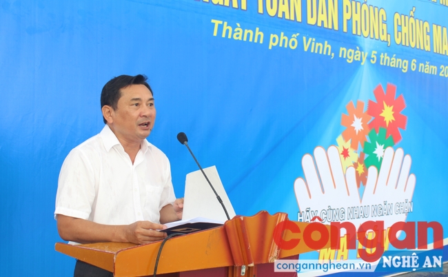 Đồng chí Đậu Vĩnh Thịnh, Phó Chủ tịch UBND TP Vinh phát biểu tại buổi lễ