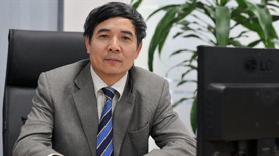 Tiến sĩ Lê Trường Tùng – Hiệu trưởng trường Đại học FPT đề xuất “giải cứu giáo viên” tiểu học gây tranh cãi trong dư luận.
