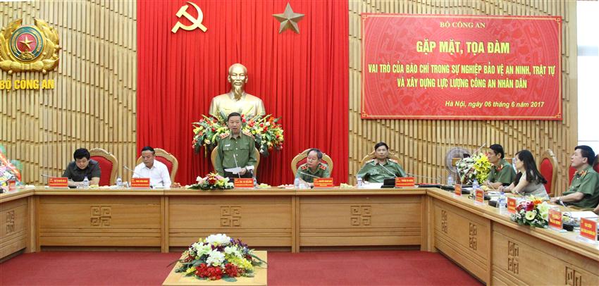 Bộ trưởng Tô Lâm phát biểu về mối quan hệ giữa báo chí với lực lượng CAND nhân kỷ niệm 92 năm                               Ngày Báo chí cách mạng Việt Nam (21/6/1925 - 21/6/2017)