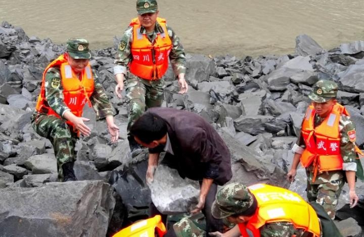 Hồi tháng 1, 12 người thiệt mạng khi trận lở đất ập xuống một khách sạn ở tỉnh Hồ Bắc. Trước đó hơn một năm, lở đất ở thành phố Thâm Quyến của Trung Quốc cướp đi mạng sống của hơn 70 người.
