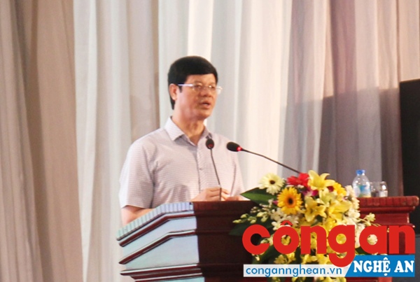 Đồng chí Lê Xuân Đại, Phó Chủ tịch Thường trực UBND tỉnh phát biểu tại Hội nghị