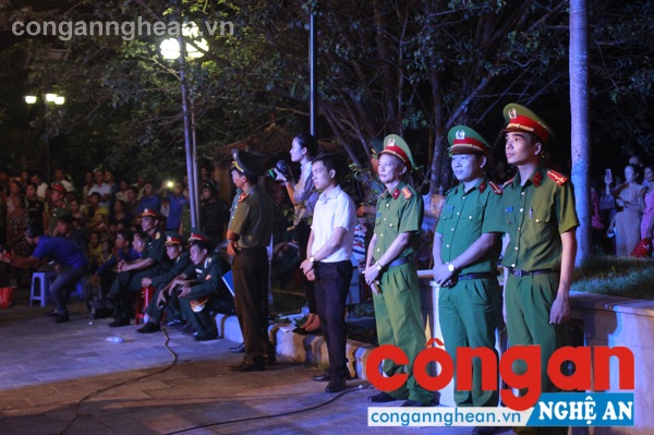 Để buỗi lễ dienx ra đảm bảo ANTT, Công an tỉnh Nghệ An và Công an huyện Anh Sơn đã phối hợp chặt chẽ, hiệu quả góp phần thành công của chương trình
