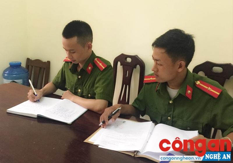 Thiếu úy Nguyễn Văn Lập và Thiếu úy Vừ Bá Chày