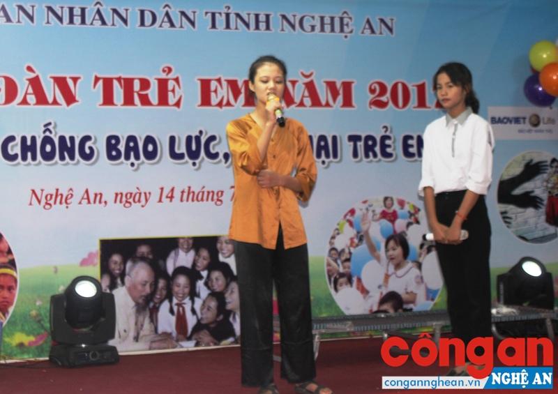  Tiểu phẩm “Hãy để lương tâm phán quyết” của học sinh Trường THCS Quán Hành, huyện Nghi Lộc