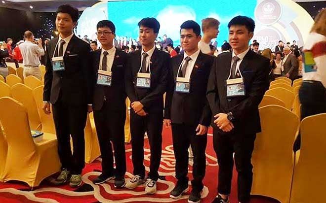 Các thành viên của đội tuyển Việt Nam dự thi Olympic Vật lý quốc tế 2017.