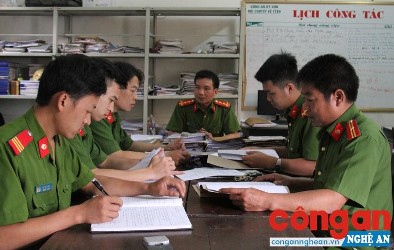 Công an huyện Kỳ Sơn họp bàn kế hoạch giải cứu nạn nhân