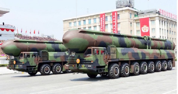 CHDCND Triều Tiên luôn thể hiện sức mạnh tên lửa của mình trong các đợt diễu binh lớn.  Ảnh: Maxim