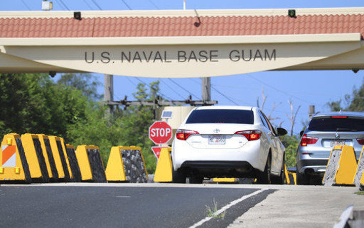 Cổng vào căn cứ hải quân Guam. Quan chức an ninh và quốc phòng ở Guam ngày 9/8 cho biết không có mối đe dọa rõ ràng nào đối với người daanowr đây hay trên đảo phía bắc Mariana. (Ảnh: AP)
