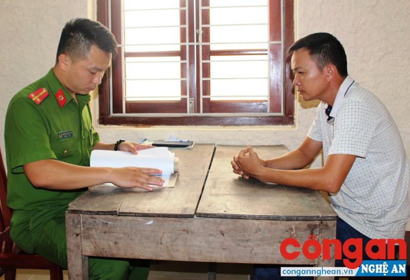 Công an huyện Nam Đàn lấy lời khai đối tượng trong 1 vụ án