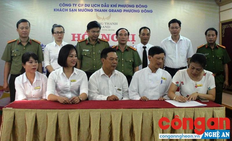 Khách sạn Mường Thanh Grand Phương Đông ký giao ước thi đua.