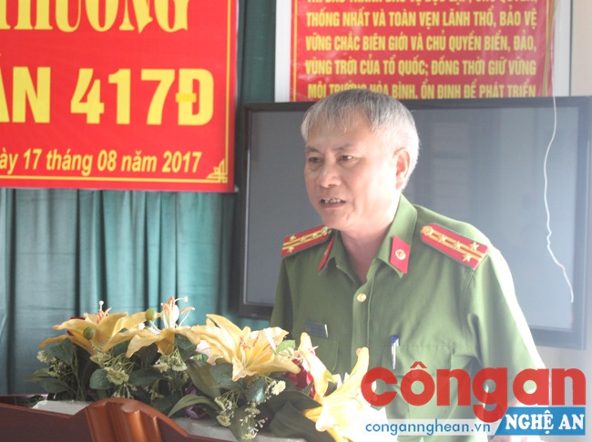 Đồng chí Đại tá Phạm Hoài Nam, Trưởng Phòng CSHS báo cáo quá trình đấu tranh chuyên án