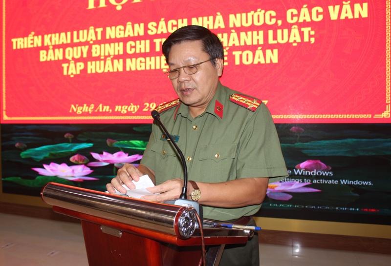 Đồng chí Đại tá Ngô Xuân Liệu, Phó Cục trưởng Cục Tài chính Bộ Công an hướng dẫn các nội dung Luật NSNN năm 2015.