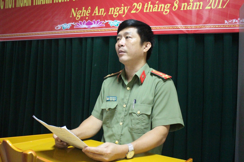 Thượng tá Hoàng Văn Xân, Phó trưởng phòng An ninh Kinh tế phát động đợt thi đua.