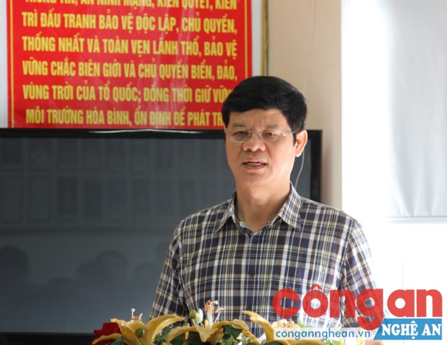 Đồng chí Lê Xuân Đại, Phó Chủ tịch UBND tỉnh ghi nhận đánh giá cao thành tích đấu tranh của các đơn vị