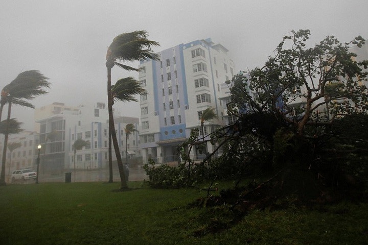 Bão Irma đổ bộ vào Miami vào khoảng 9h ngày 10/9 giờ địa phương, tức khoảng 20h ngày 10/9 giờ Việt Nam. Ảnh: Reuters.