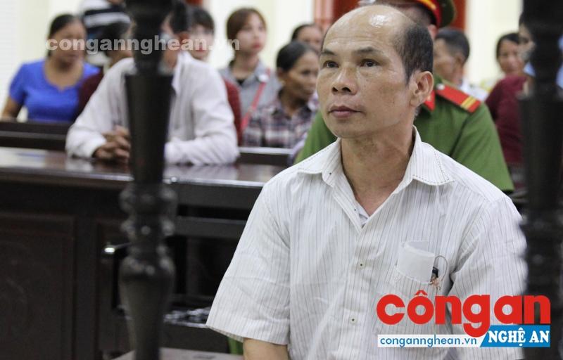 Bị cáo Trịnh Văn Hệ tại tòa