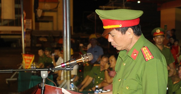 Đại tá Lê Quốc Báo, Phó Giám đốc Cảnh sát PC&CC tỉnh chỉ đạo buổi diễn tập