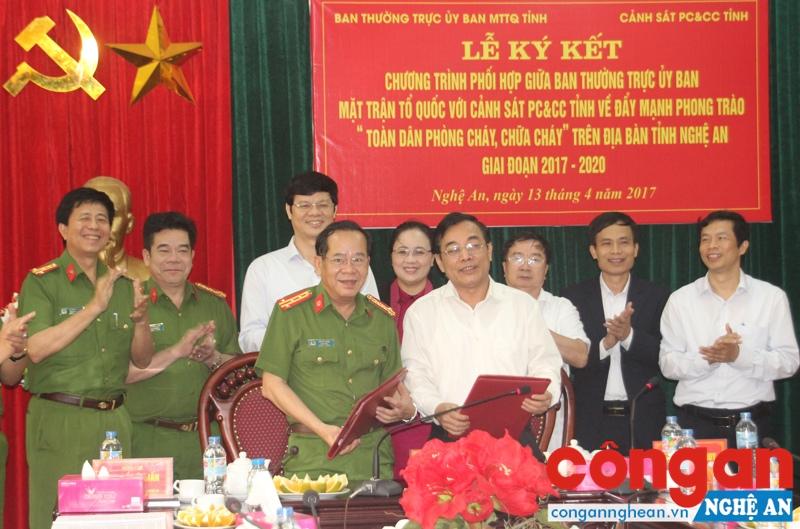 Cảnh sát PC&CC Nghệ An ký kết quy chế phối hợp với Ủy ban MTTQ tỉnh