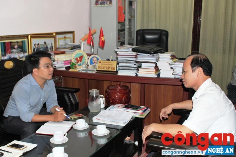 Ông Hoàng Văn Phi, Bí thư Huyện ủy Hưng Nguyên chia sẻ về quá trình thực hiện Đề án 5155 của Tỉnh ủy với phóng viên