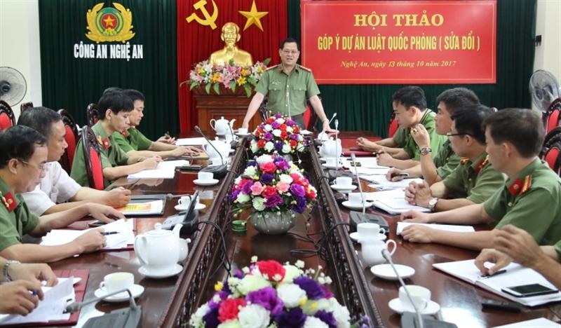 Đồng chí Đại tá, PGS-TS Nguyễn Hữu Cầu, Giám đốc Công an tỉnh chủ trì, chỉ đạo tại hội thảo.