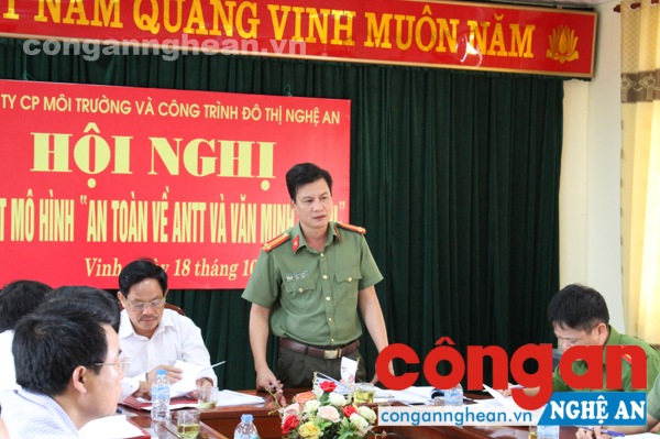 Đồng chí Nguyễn Hữu Cường, Phó Trưởng Công an TP Vinh phát biểu tại Hội nghị