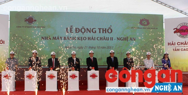 Phó Thủ tướng Vương Đình Huệ cùng lãnh đạo tỉnh Nghệ An, Công ty CP bánh kẹo Hải Châu nhấn nút động thổ dự án