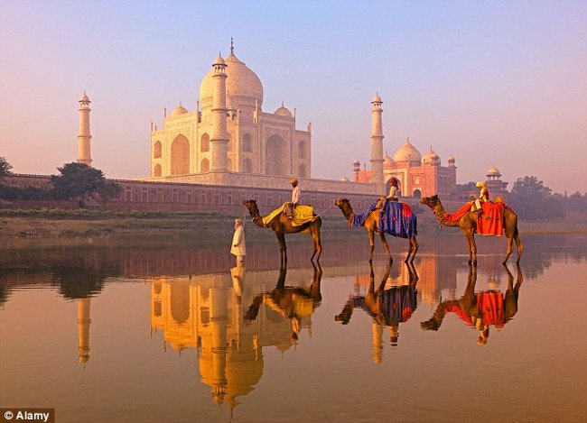 Ấn Độ là quốc gia đa dạng nhất thế giới ở nhiều lĩnh vực như: văn hóa, kinh tế, khí hậu, chủng tộc, ngôn ngữ, sắc tộc và tôn giáo.