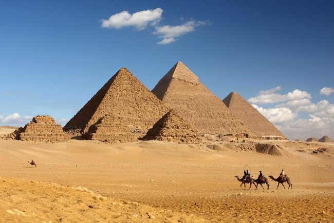 Quốc gia có chủ quyền lâu đời nhất là Ai Cập. Người Ai Cập cổ đại đã thành lập chính quyền từ năm 3100 trước Công nguyên.