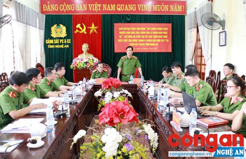 Đoàn công tác Bộ Công an kiểm tra việc thực hiện Cuộc vận động “Xây dựng phong cách người CAND bản lĩnh, nhân văn, vì nhân dân phục vụ” tại Cảnh sát PC&CC Nghệ An