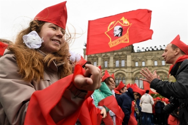 Lớp trẻ Nga luôn xem Cách mạng Tháng 10 Nga là ngọn lửa cách mạng để các thế hệ nối tiếp