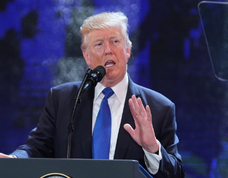 Tổng thống Hoa Kỳ Donald Trump phát biểu tại CEO Summit.
